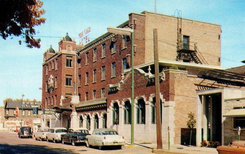 Four Flags Hotel - Postcard